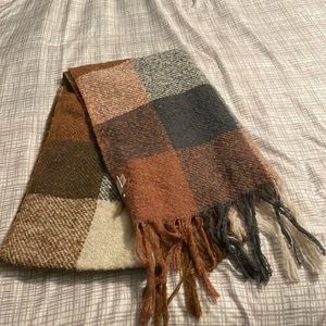 Large warm Cato blanket scarf: fringed ends